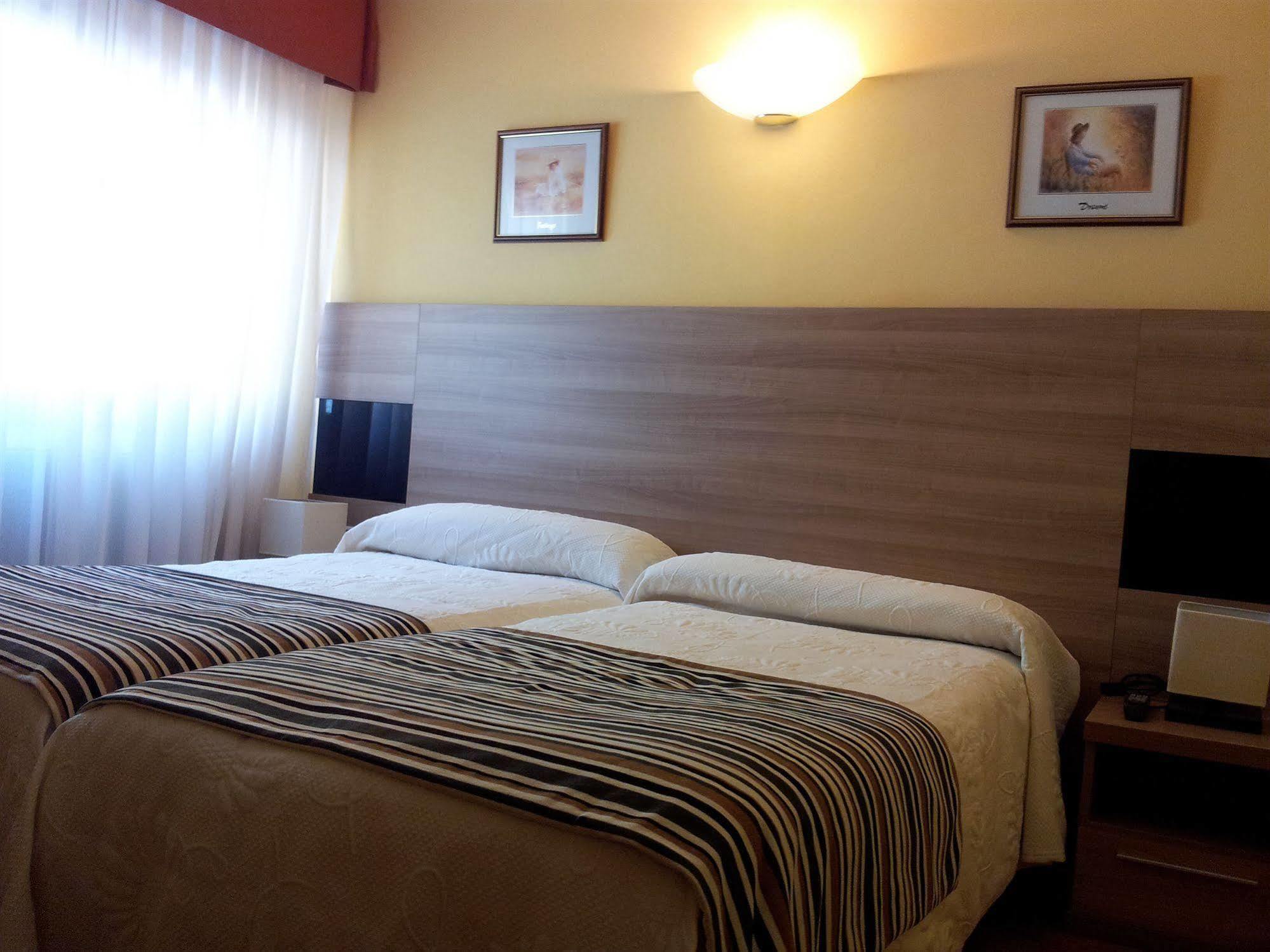 Hotel Penagrande Cangas De Narcea Exterior photo