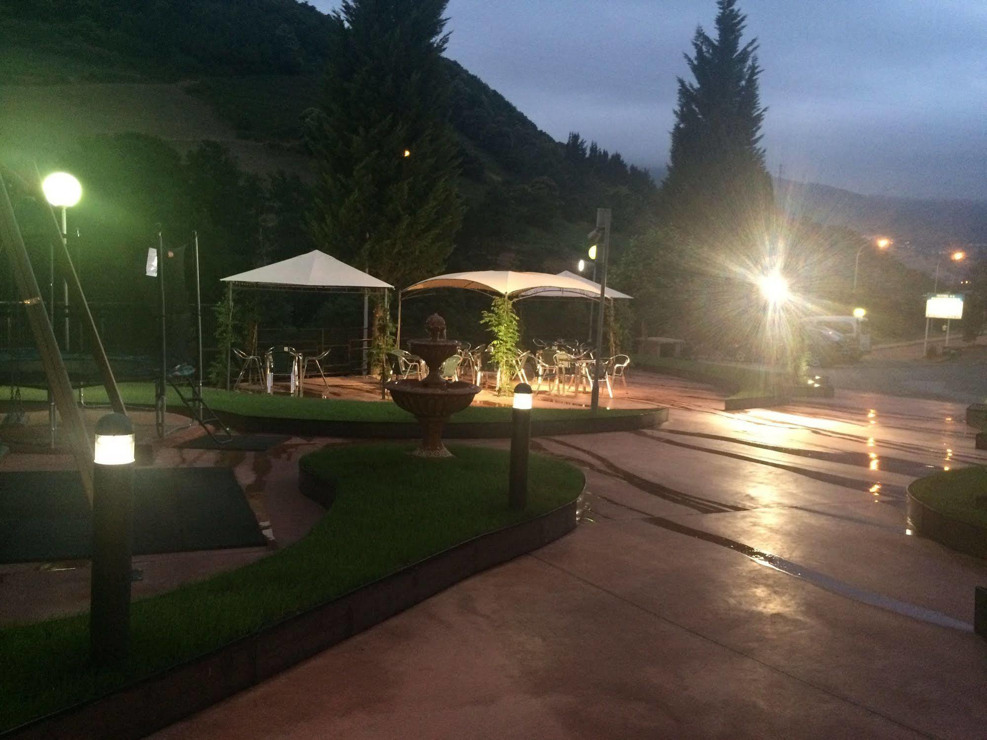 Hotel Penagrande Cangas De Narcea Exterior photo